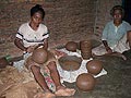 Traditionelle Herstellung von Tpferwaren in Alor - Ampera